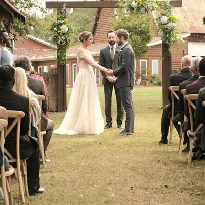 'Una boda y un funeral' de 'The Resident'