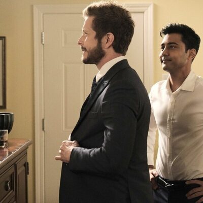 Matt Czuchry y Manish Dayal en la temporada 4 y el capítulo 01 de 'The Resident'