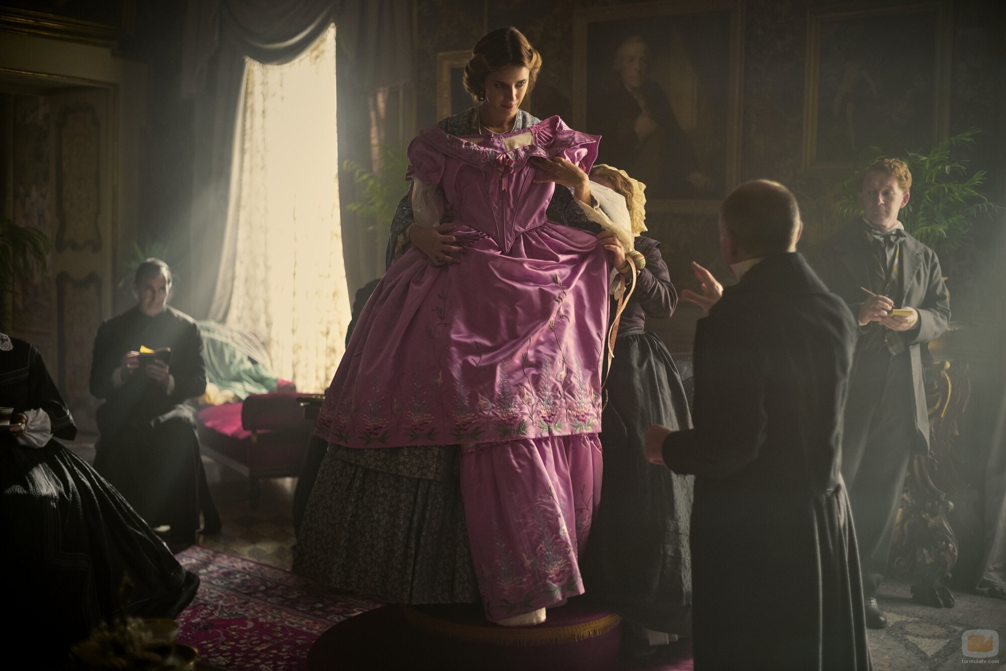 Benedetta Porcaroli y Paolo Calabresi en el 1x02 de 'The Leopard'