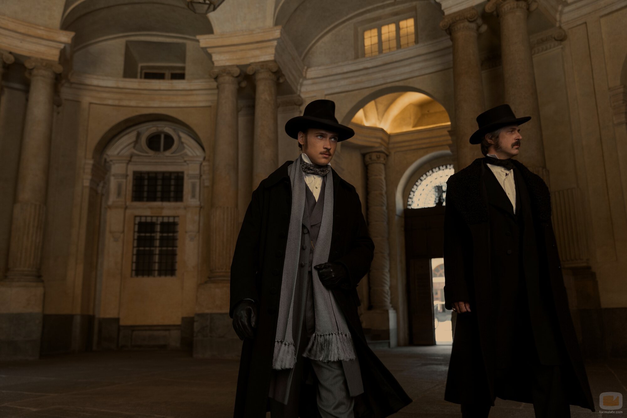 Saul Nanni y Kim Rossi Stuart en 1x05 titulado 'Episodio 5' de 'El Gatopardo'