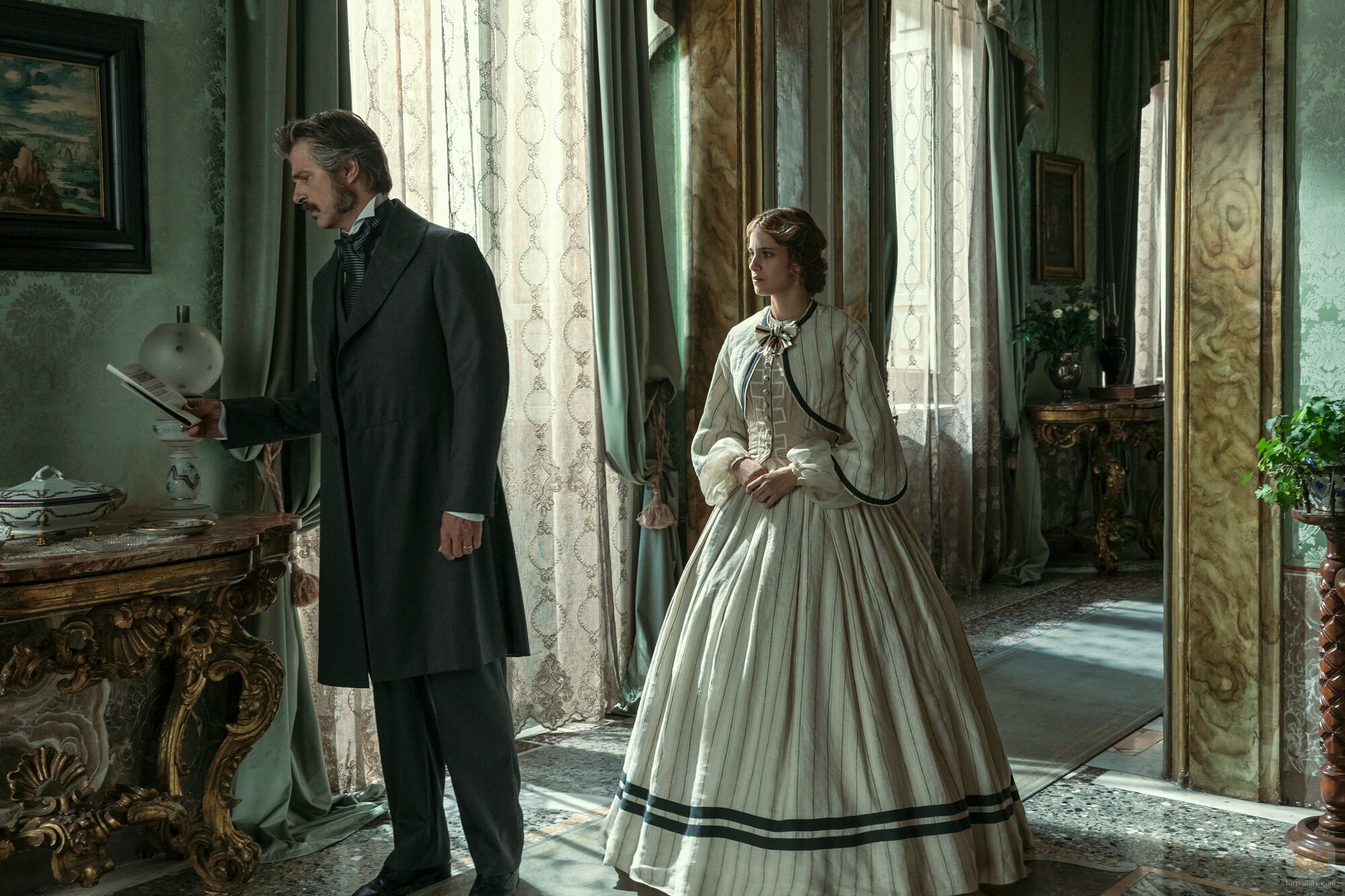 Benedetta Porcaroli y Kim Rossi Stuart en el 'Episodio 5' de 'The Leopard'