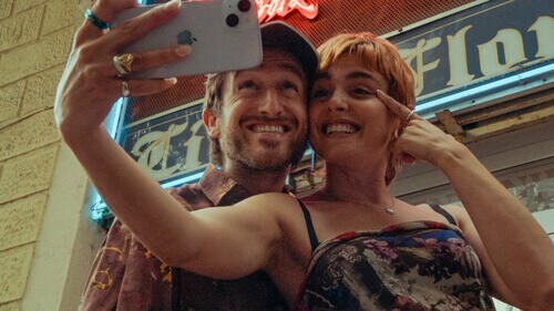 Verónica Echegui y Joan Amargós en Capítulo 4 titulado '¿Quién vive ahí?' de 'A muerte'