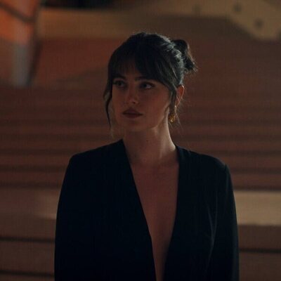 Millie Brady en 'Dinero nuevo' de 'Surface'