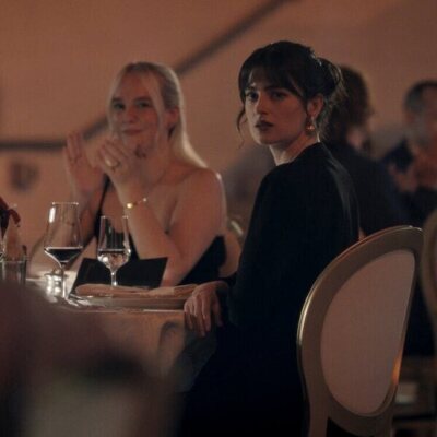 Millie Brady en 'Dinero nuevo' de 'Apariencias'