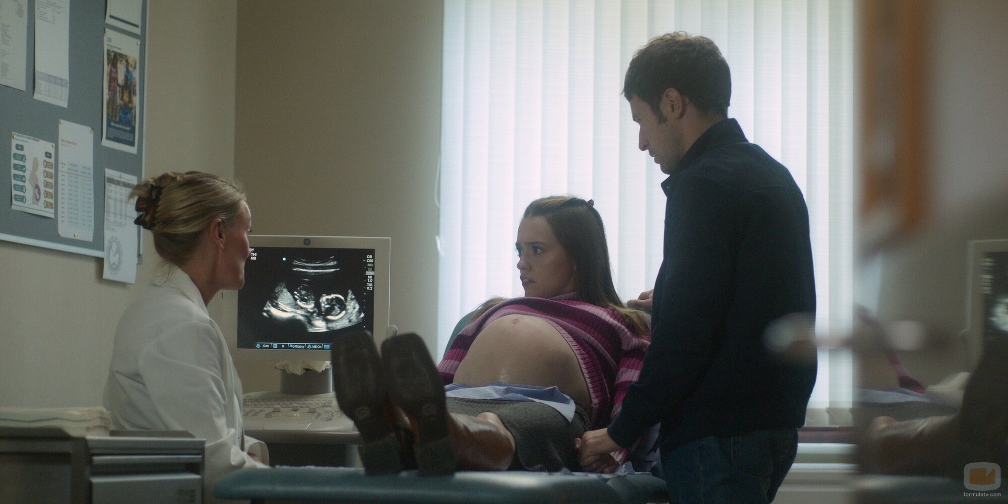 Aimee Lou Wood en Capítulo 1 titulado 'Episodio 1' de 'Ciudad tóxica'