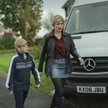 Foto de Jodie Whittaker en el 1x03 de 'Toxic Town'