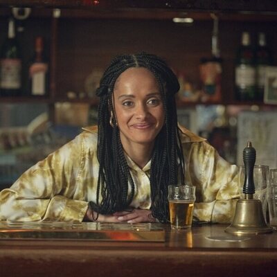 Karla Crome en 'Episodio 4' de 'Toxic Town'