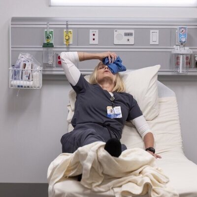 Katherine LaNasa en '4:00 P.M.' de 'The Pitt'