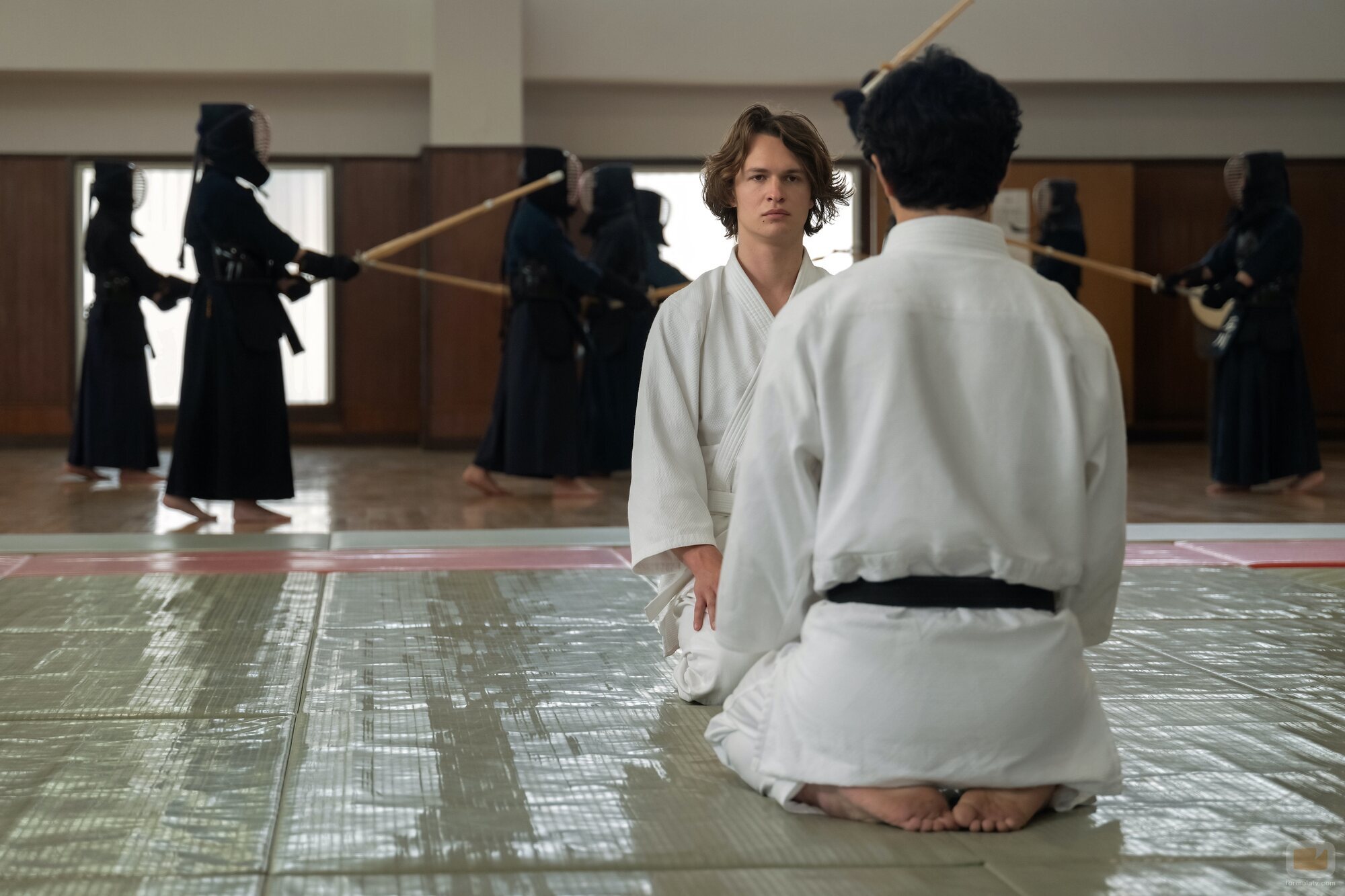 Ansel Elgort en la temporada 1 y el capítulo 05 de 'Tokyo Vice'
