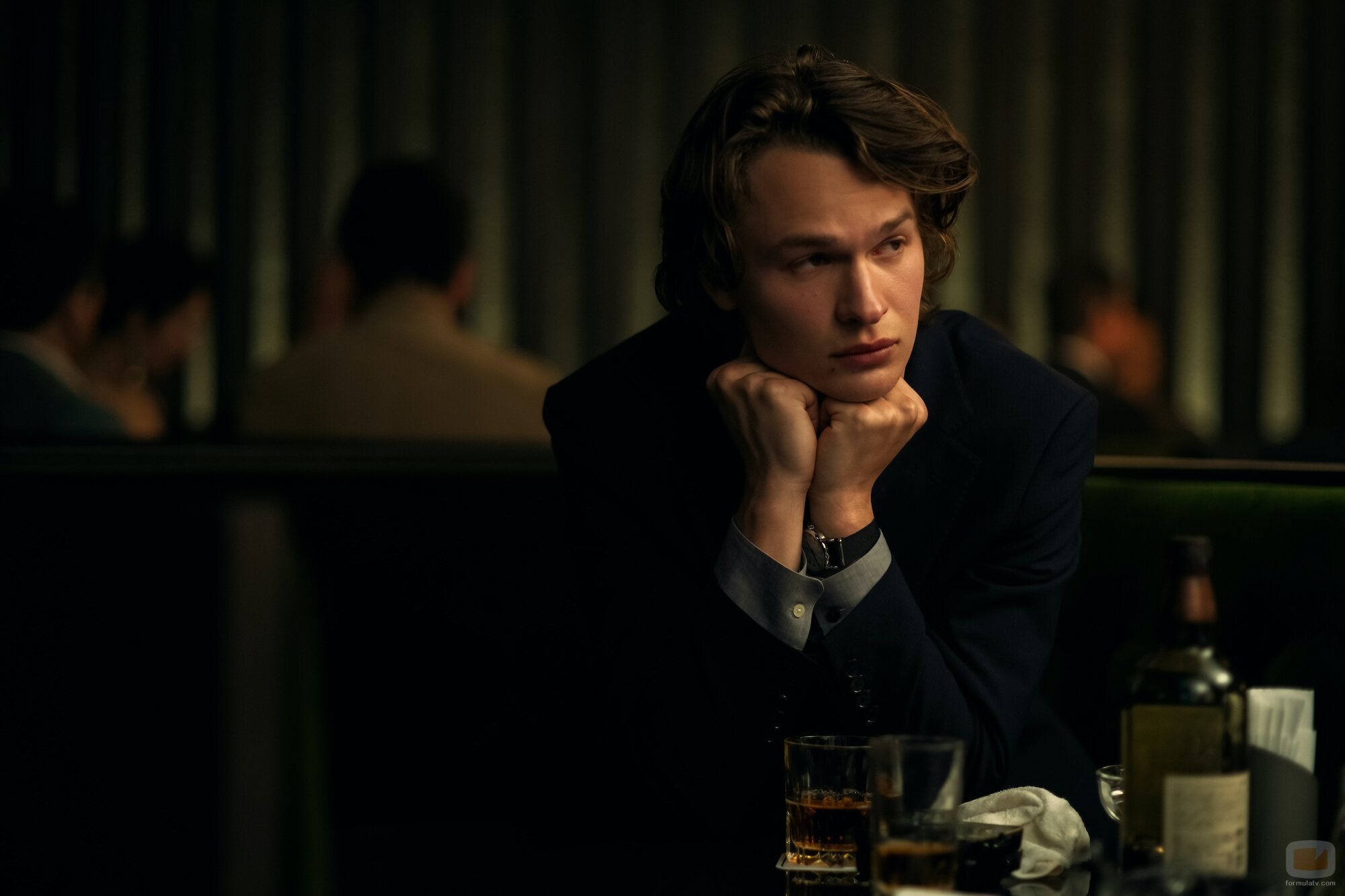 Ansel Elgort en 1x05 titulado 'Todos pagan' de 'Tokyo Vice'