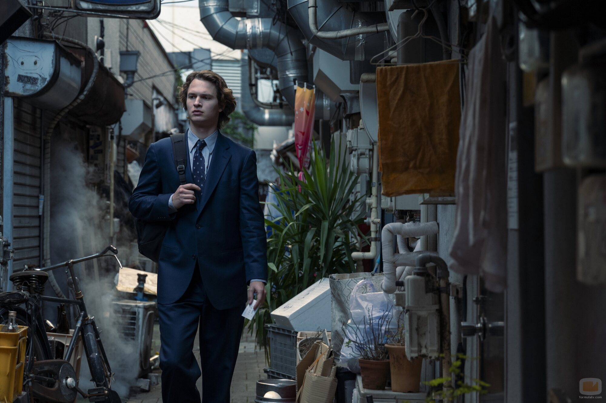 Imagen de Ansel Elgort en 'Sé mi número uno' de 'Tokyo Vice'
