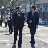 Ansel Elgort y Ken Watanabe en 'La enfermedad del gremio' de 'Tokyo Vice'