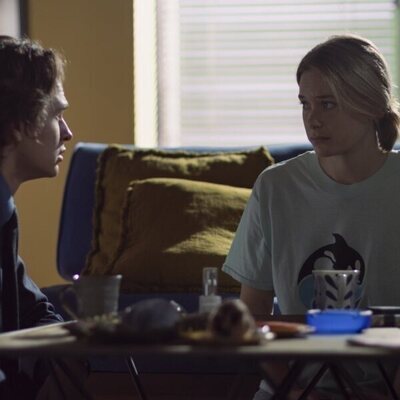 Rachel Keller y Ansel Elgort en 2x06 titulado 'A usted sí le elegí' de 'Tokyo Vice'