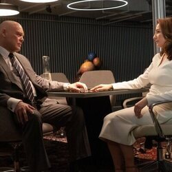 Vincent D'Onofrio y Ayelet Zurer en 1x01 titulado 'Media hora en el cielo' de 'Daredevil: Born Again'