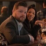 Elden Henson y Nikki M. James en la temporada 1 y el capítulo 01 de 'Daredevil: Born Again'