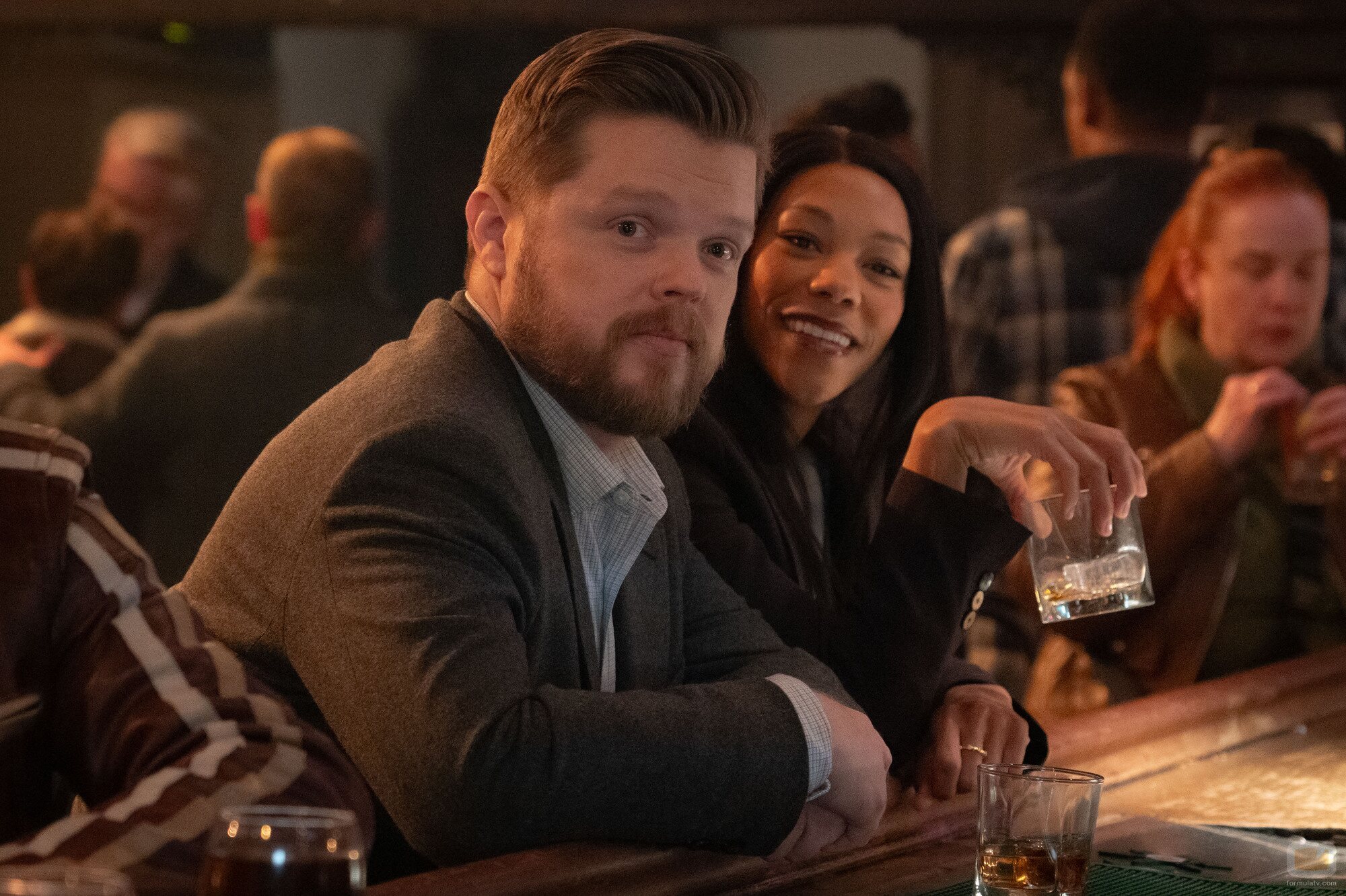 Elden Henson y Nikki M. James en la temporada 1 y el capítulo 01 de 'Daredevil: Born Again'
