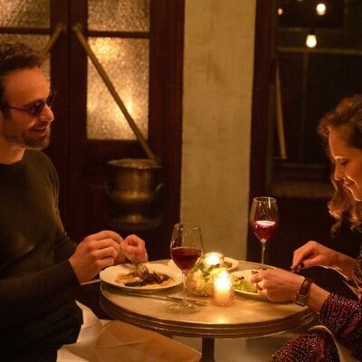 Margarita Levieva y Charlie Cox en 1x02 'Apariencias' de 'Daredevil: Born Again'