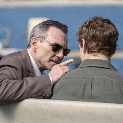 Christian Slater en el 1x01 de 'Dexter: Pecado original'