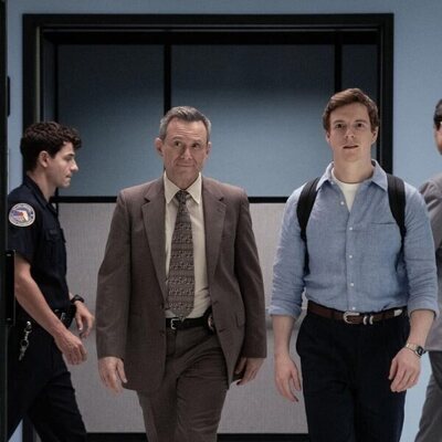 Christian Slater y Patrick Gibson en Capítulo 1 titulado 'Y al principio...' de 'Dexter: Pecado original'