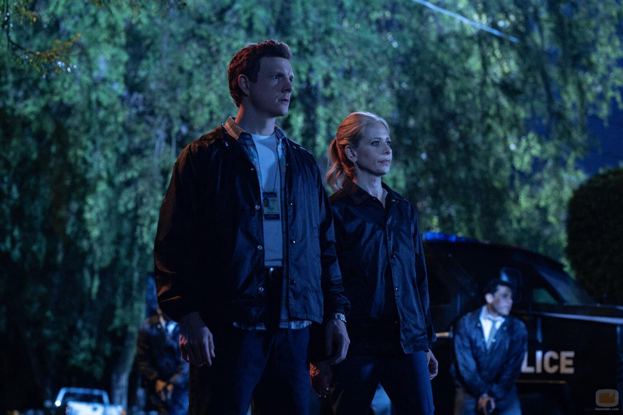 Sarah Michelle Gellar y Patrick Gibson en Capítulo 1 titulado 'Y al principio...' de 'Dexter: Pecado original'