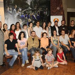 Los actores de 'El internado' posan en una foto de la quinta temporada