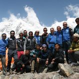 El equipo de 'Al filo de lo imposible' junto al staff nepalí