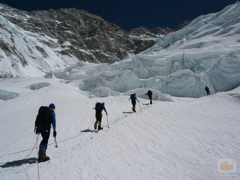 El equipo de 'Al filo de lo imposible' en el glaciar
