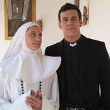 Michelle Jenner y Mario Casas en un capítulo de 'Los hombres de Paco'