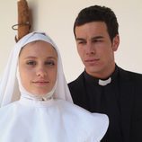 Michelle Jenner y Mario Casas en 'Los hombres de Paco'