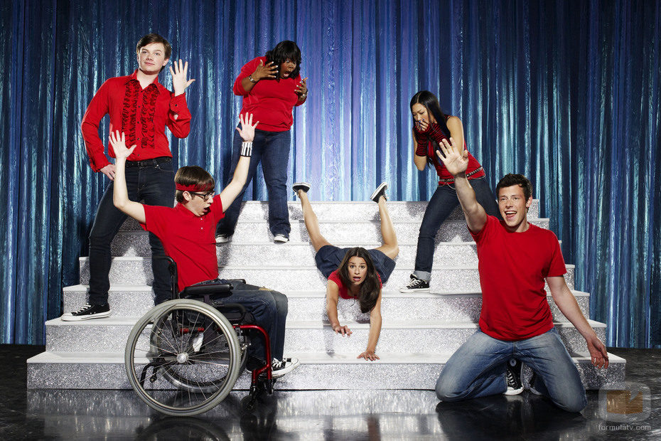 Lea Michele cae en el escenario de 'Glee'
