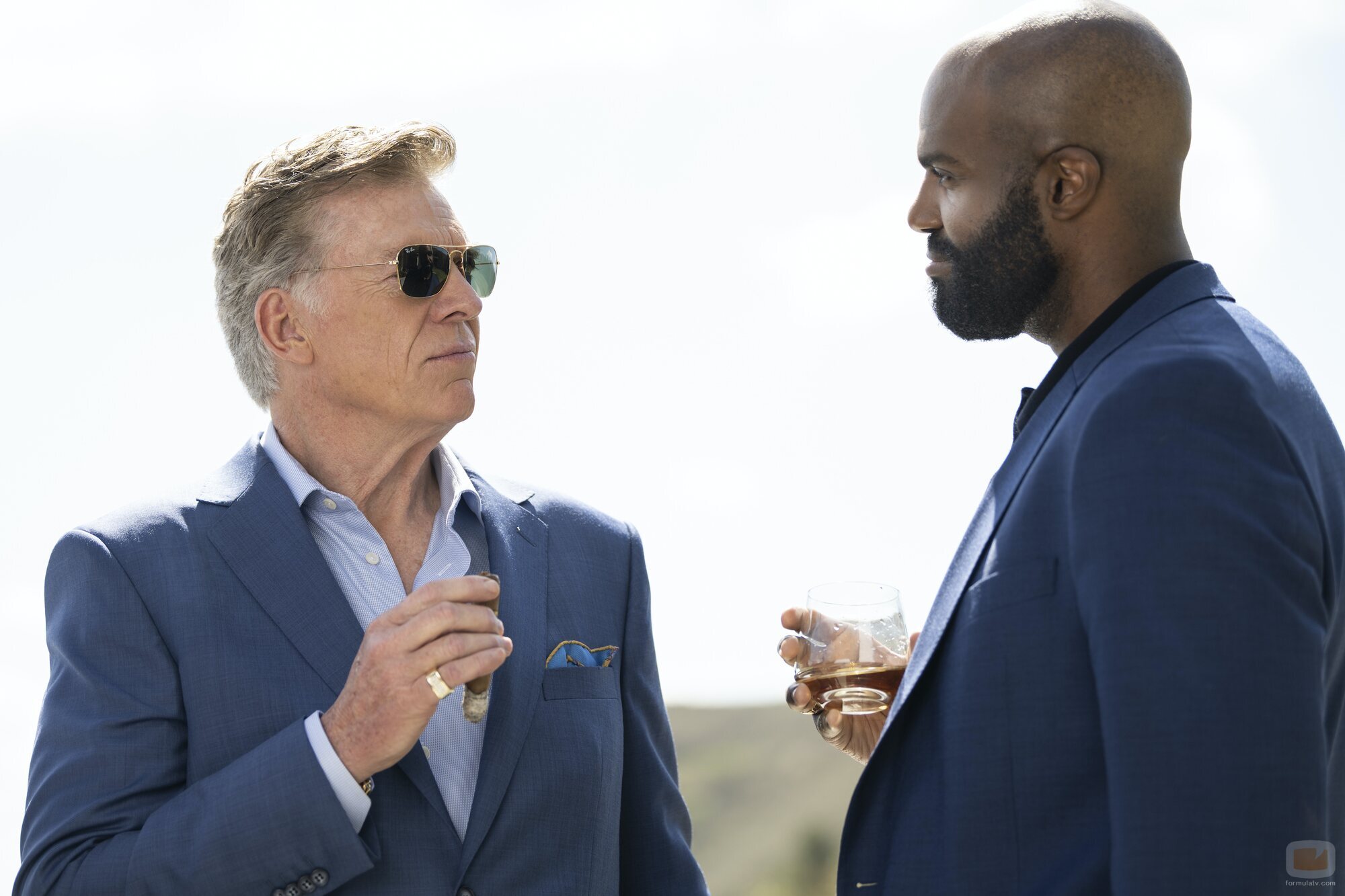 Christopher McDonald y Carl Clemons-Hopkins en 1x04 'D'Joyería' de 'Hacks'