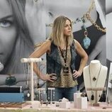 Imagen de Kaitlin Olson en 'D'Joyería' de 'Hacks'