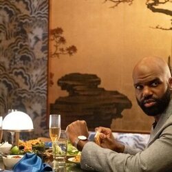 Carl Clemons-Hopkins en Capítulo 5 titulado 'La caída' de 'Hacks'