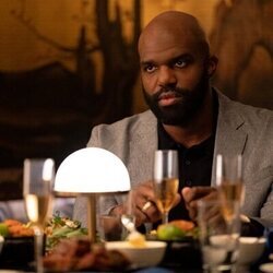 Carl Clemons-Hopkins en 'La caída' de 'Hacks'