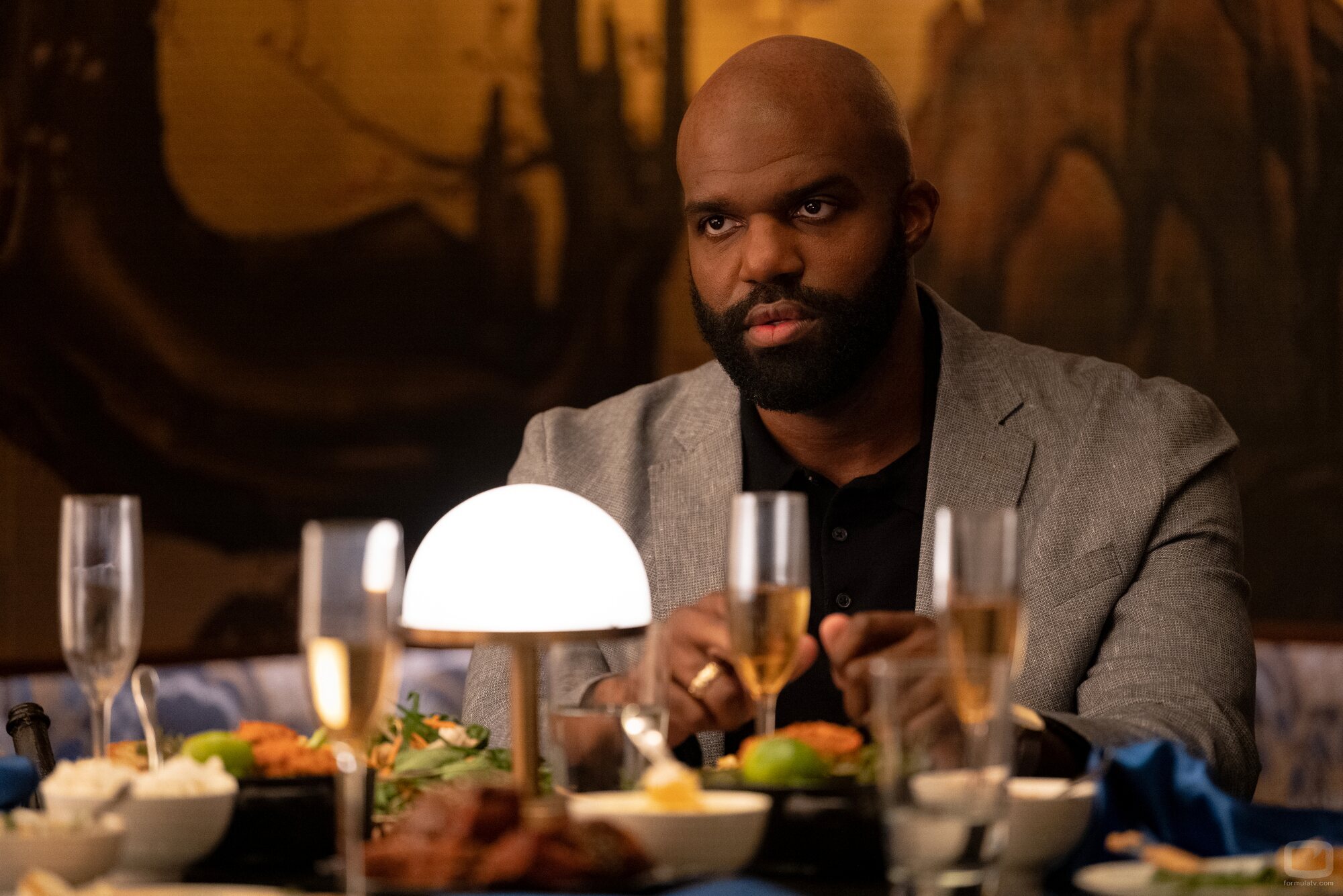 Carl Clemons-Hopkins en 'La caída' de 'Hacks'