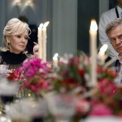 Jean Smart y Christopher McDonald en Capítulo 7 titulado 'El túnel del amor' de 'Hacks'