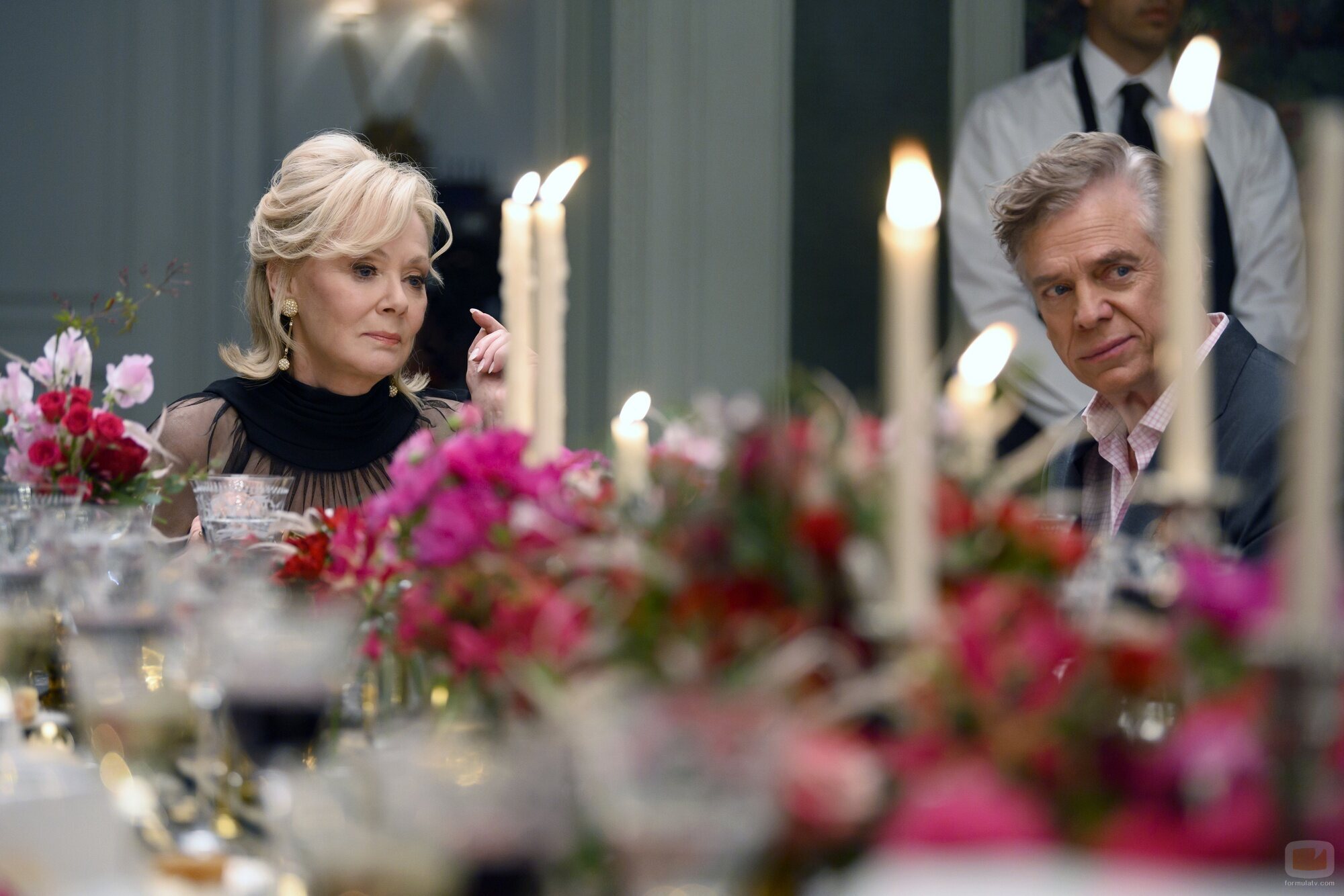 Jean Smart y Christopher McDonald en Capítulo 7 titulado 'El túnel del amor' de 'Hacks'