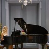 Kaitlin Olson en 1x07 'El túnel del amor' de 'Hacks'