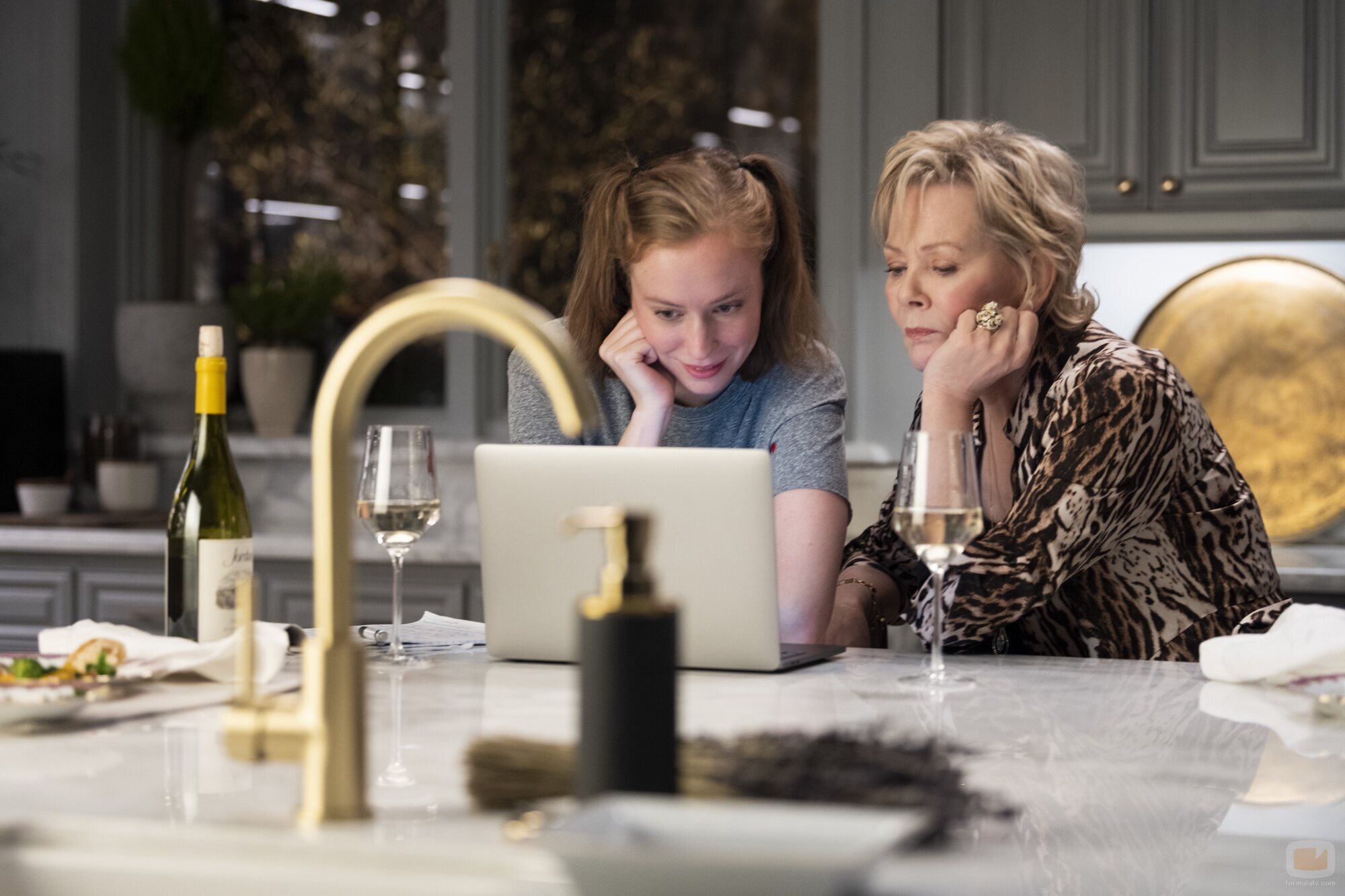 Jean Smart y Hannah Einbinder en 1x08 titulado '1,69 millones' de 'Hacks'