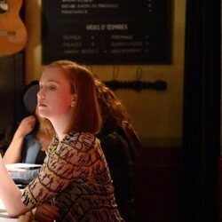 Hannah Einbinder en el 1x09 de 'Hacks'