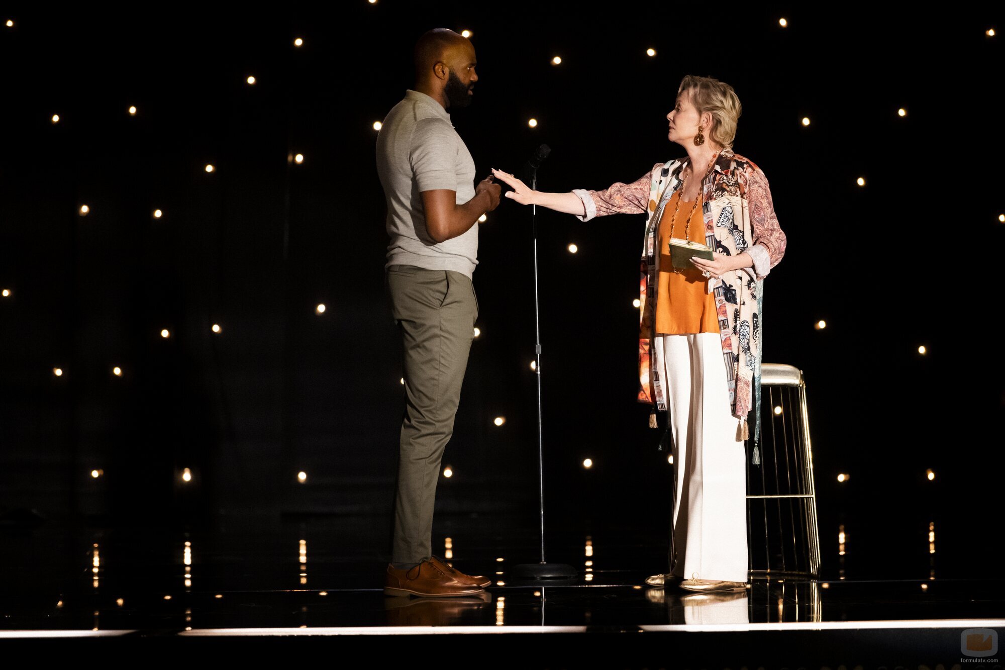 Jean Smart y Carl Clemons-Hopkins en el 1x09 de 'Hacks'