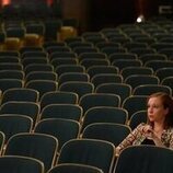 Hannah Einbinder en 1x09 'La entrevista' de 'Hacks'