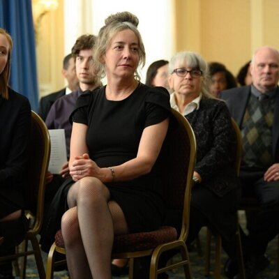 Jane Adams y Hannah Einbinder en 1x10 titulado 'Creo que lo hará' de 'Hacks'
