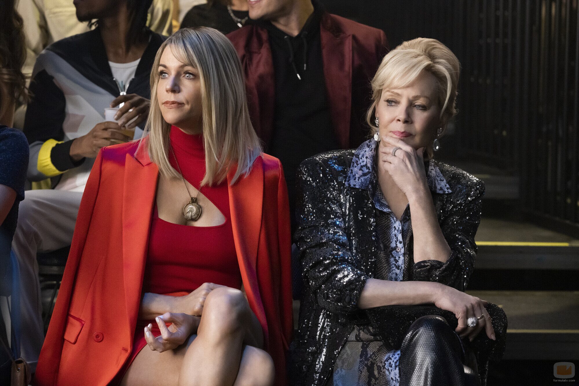 Kaitlin Olson y Jean Smart en 2x01 'Correrá la sangre' de 'Hacks'
