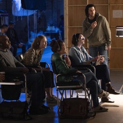 Hannah Einbinder y Carl Clemons-Hopkins en Capítulo 8 titulado 'La única e inimitable' de 'Hacks'