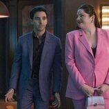 Paul W. Downs y Megan Stalter en Capítulo 8 titulado 'La única e inimitable' de 'Hacks'