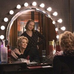 Jean Smart y Hannah Einbinder en el 2x08 de 'Hacks'
