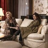 Escena de Jean Smart en 'A la venta' de 'Hacks'