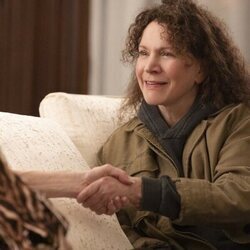 2x07 titulado 'A la venta' de 'Hacks'