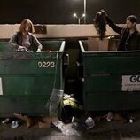 Mark Indelicato y Hannah Einbinder en el 2x03 de 'Hacks'